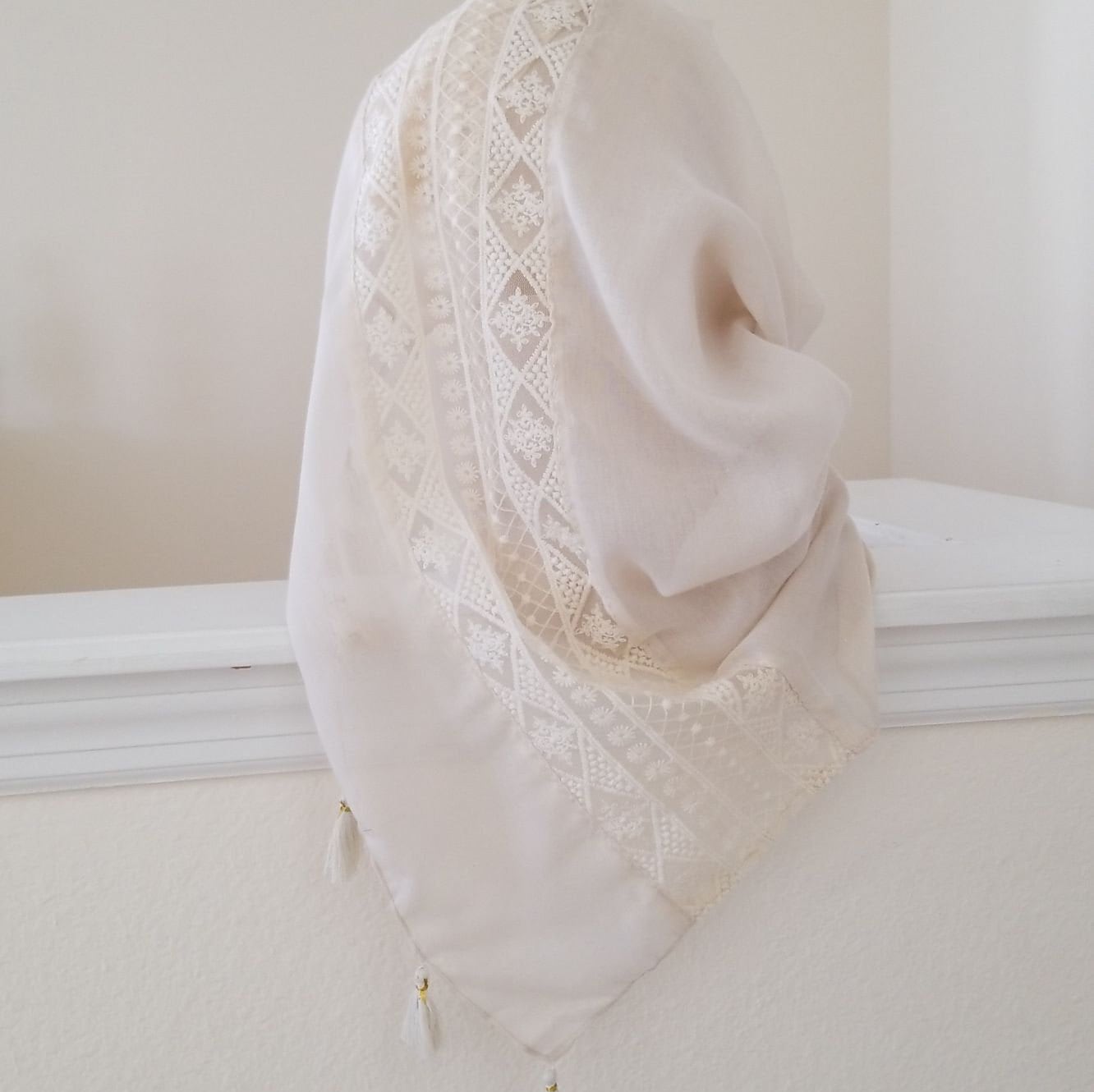 Viscose Lace and Tassel Hijab