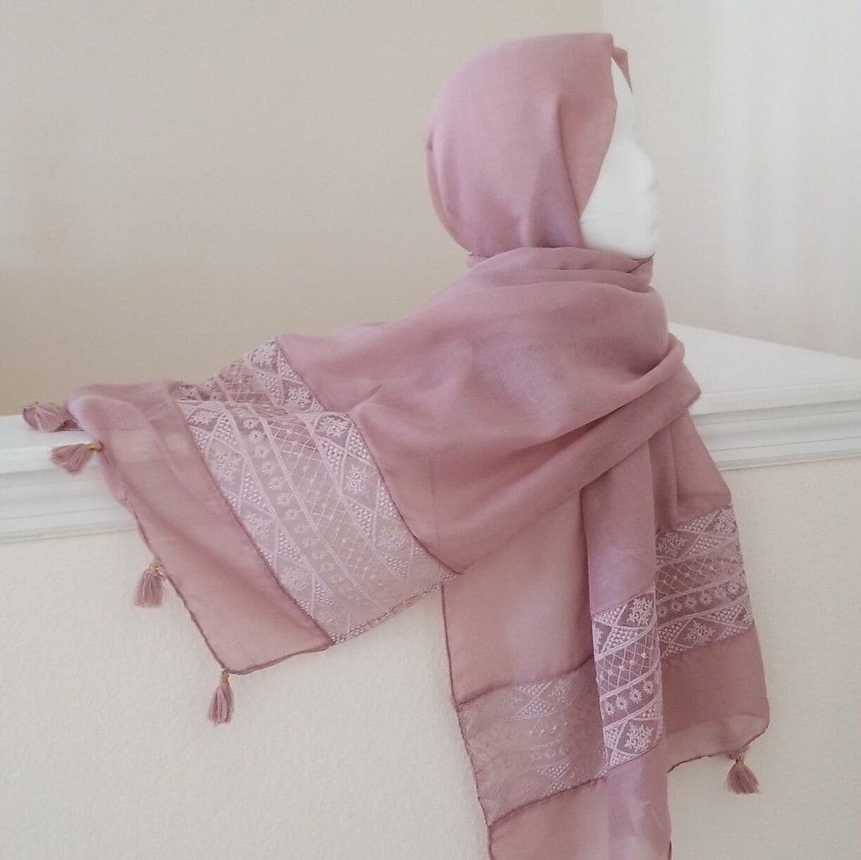 Viscose Lace and Tassel Hijab